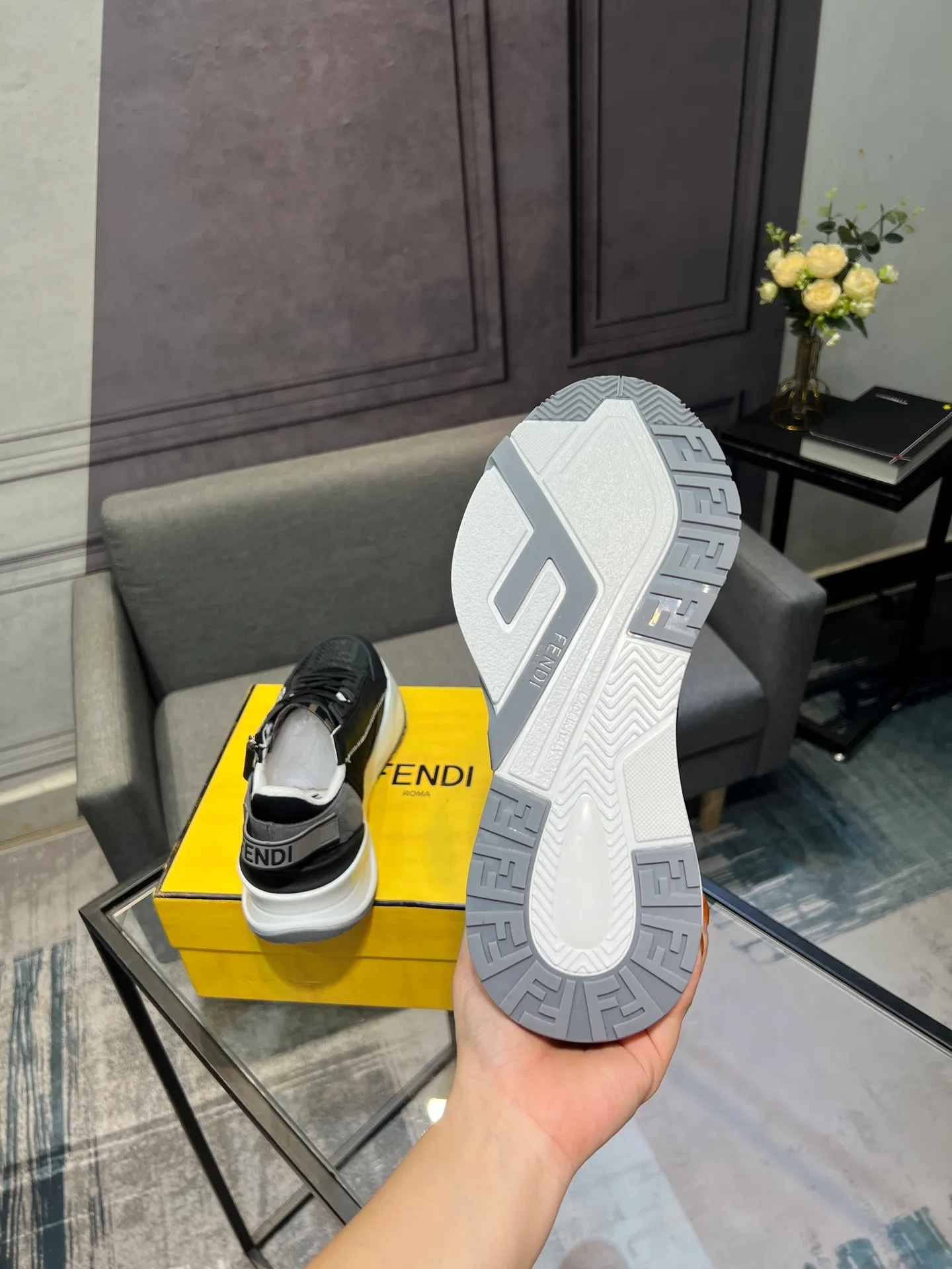 Men's shoes 💰540 FENDI men's fashionable casual shoes 👟Hot sale🔥 Official website 1:1 replica ⬆️Original quality - original leather - original breathable mesh lining original outsole 1:1 replica, code number 38-44 (45-46 customized)
